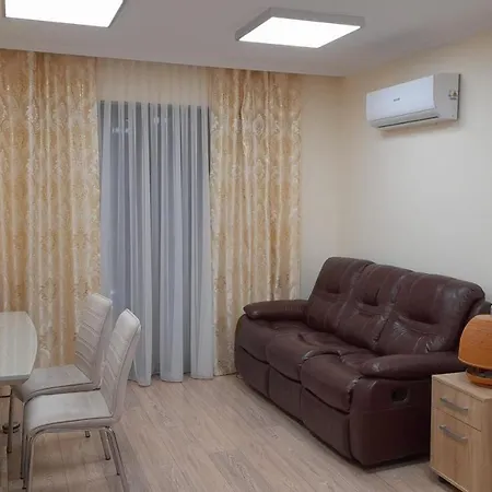 Lägenhet Luxury 4-room In 