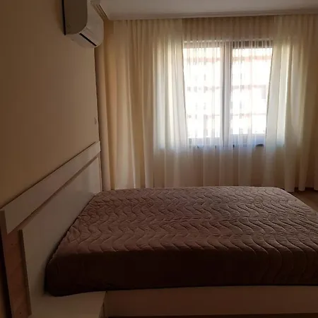 Lägenhet Luxury 4-room In 