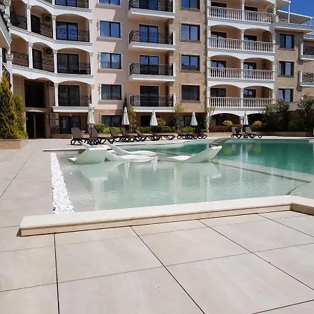 Valencia Gardens: Luxury Beachfront Apartment *