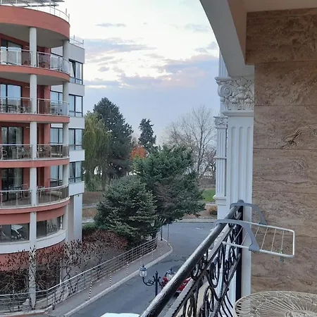 Valencia Gardens: Luxury Beachfront Apartment *